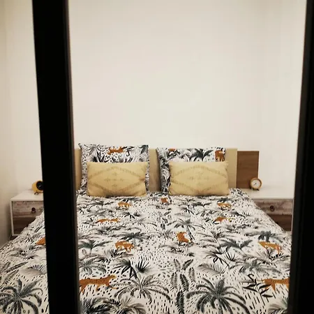 Athome - Appart-hotel With Private Parking